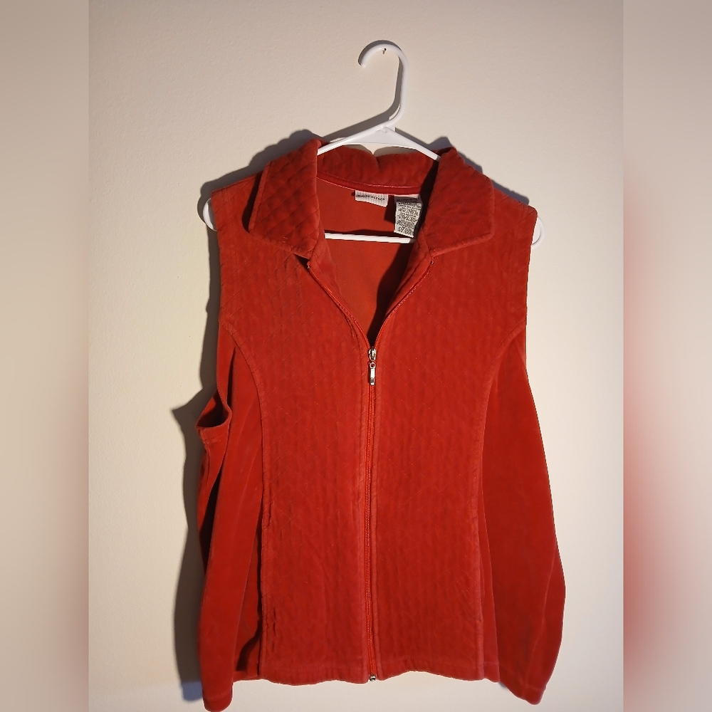 white stag velvety soft quilted vest Full Zip Red Pockets